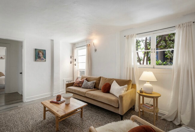 1159 N Fuller Ave, Unit B in West Hollywood, CA - Foto de edificio - Building Photo