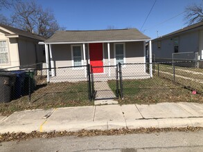 1337 Chalmers Ave in San Antonio, TX - Building Photo - Building Photo