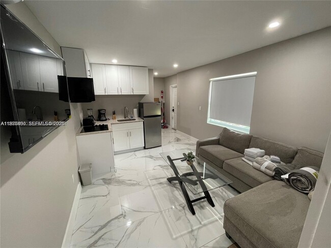 4910 SW 28th Terrace in Fort Lauderdale, FL - Building Photo - Building Photo