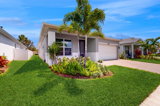 10677 SW Gloriana St in Port St. Lucie, FL - Building Photo - Building Photo