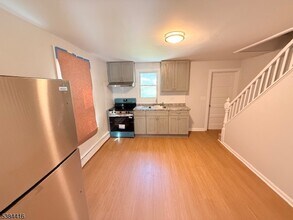 17 Stoll St in Netcong, NJ - Foto de edificio - Building Photo