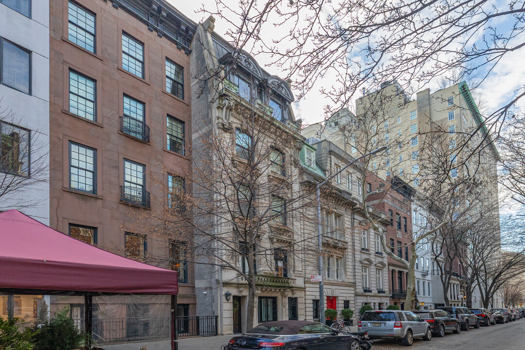 18 E 81st St in New York, NY - Foto de edificio