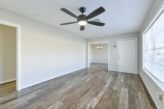 1206 Houston Ave in Pasadena, TX - Building Photo - Building Photo