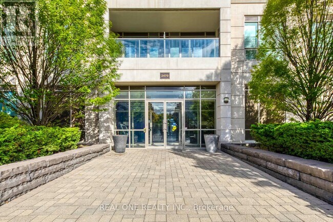 2470 Prince Michael Drive in Oakville, ON - Building Photo - Building Photo