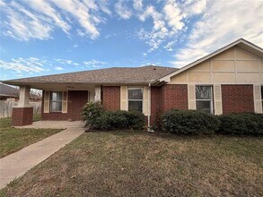 7632 Livvie Meador Ln in Dallas, TX - Building Photo - Building Photo