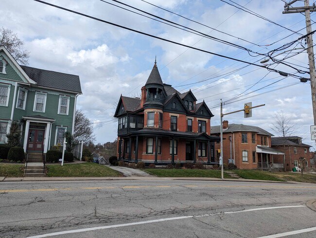402 N Main St, Unit Apt #1 in Greensburg, PA - Building Photo - Building Photo