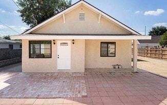 10824 Foothill Blvd in Sylmar, CA - Building Photo