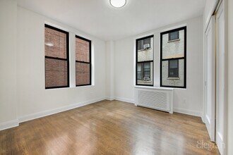 200 W 58th St, Unit 11C in New York, NY - Building Photo - Building Photo