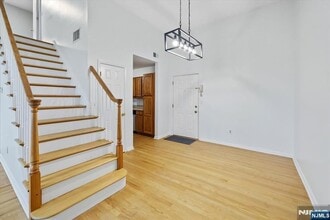 32 Smith Ave, Unit 2F in Fair Lawn, NJ - Building Photo - Building Photo