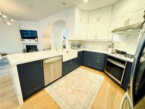 4424 Camino de la Rosa in Thousand Oaks, CA - Foto de edificio - Building Photo