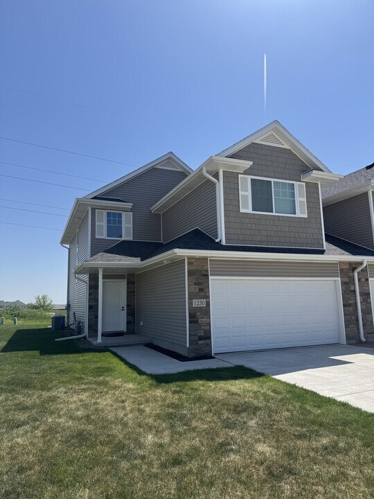 1230 Cedar Cv Rd in Lincoln, NE - Building Photo