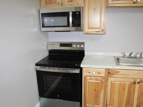 1301 Bodwell Rd in Manchester, NH - Building Photo - Building Photo