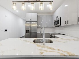 531 32nd St, Unit 405 in Union City, NJ - Building Photo