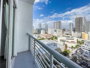 133 NE 2nd Ave, Unit 2905 in Miami, FL - Building Photo - Building Photo