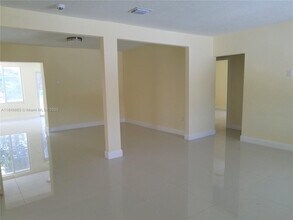 801 NW 30th Pl in Miami, FL - Building Photo - Building Photo