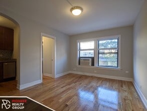 560 W Arlington, Unit 607 in Chicago, IL - Foto de edificio - Building Photo