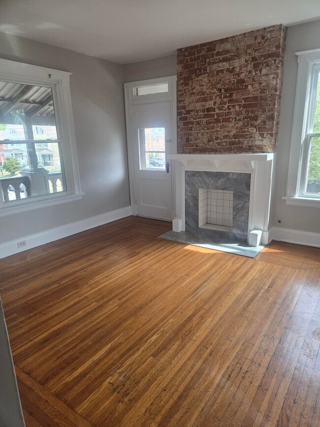 2221 Hudson Ave, Unit 2221 Hudson