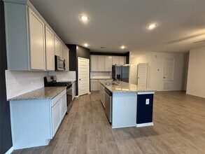9678 Caney Trails Rd in Cut And Shoot, TX - Building Photo - Building Photo