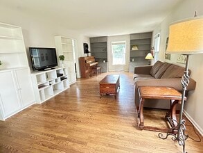 1001 Eddy Ct in Wheaton, IL - Building Photo - Building Photo