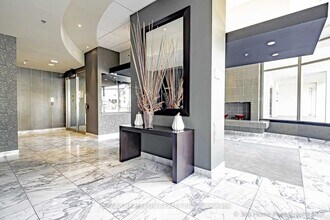 935 Sheppard Av W in Toronto, ON - Building Photo - Building Photo