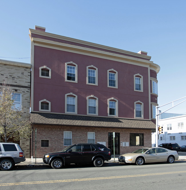 632 3rd Ave in Elizabeth, NJ - Foto de edificio - Building Photo