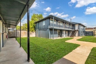 4706 Yellowstone Blvd in Houston, TX - Building Photo - Building Photo