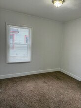 131 NE Buffalo St in Portland, OR - Building Photo - Building Photo