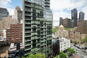 222 E 34th St in New York, NY - Building Photo - Building Photo