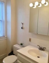 102 W 3rd St, Unit 2 in Boston, MA - Foto de edificio - Building Photo
