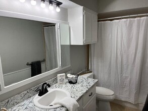 524 Waterview Rd in Oklahoma City, OK - Foto de edificio - Building Photo