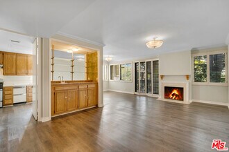 12124 Goshen Ave-Unit -206 in Los Angeles, CA - Building Photo - Building Photo