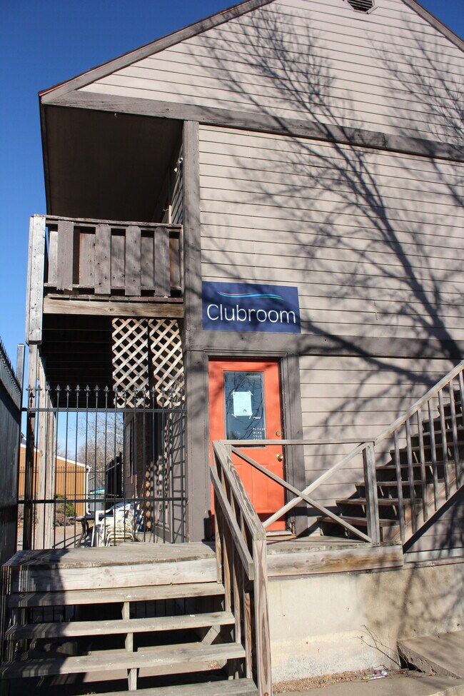 1024 Riverview Dr photo'