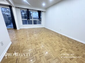 Spacious 3-Bedroom Condo Townhouse with Garage, Backyard & Internet Included – Brampton in Brampton, ON - Building Photo - Building Photo