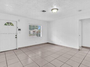 1624 S 23rd Ave in Hollywood, FL - Foto de edificio - Building Photo