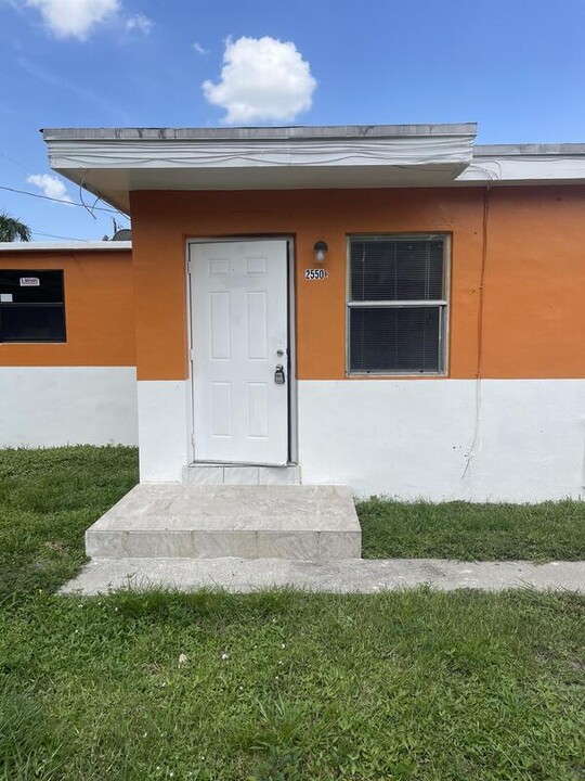 2550 York St in Opa Locka, FL - Building Photo