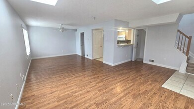 90 Northrup Dr in Brick, NJ - Building Photo - Building Photo