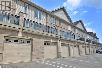 5100 Plantation Pl in Mississauga, ON - Building Photo - Building Photo