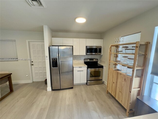 3231 SW 25th St in Miami, FL - Building Photo - Building Photo