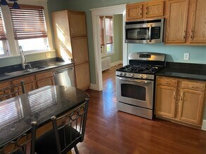 5 8th Ave, Unit 5 8th Avenue Danbury CT in Danbury, CT - Foto de edificio - Building Photo