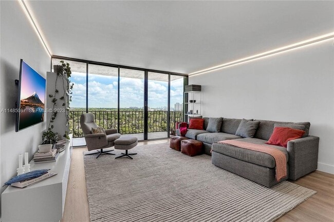 780 NE 69th St in Miami, FL - Foto de edificio - Building Photo