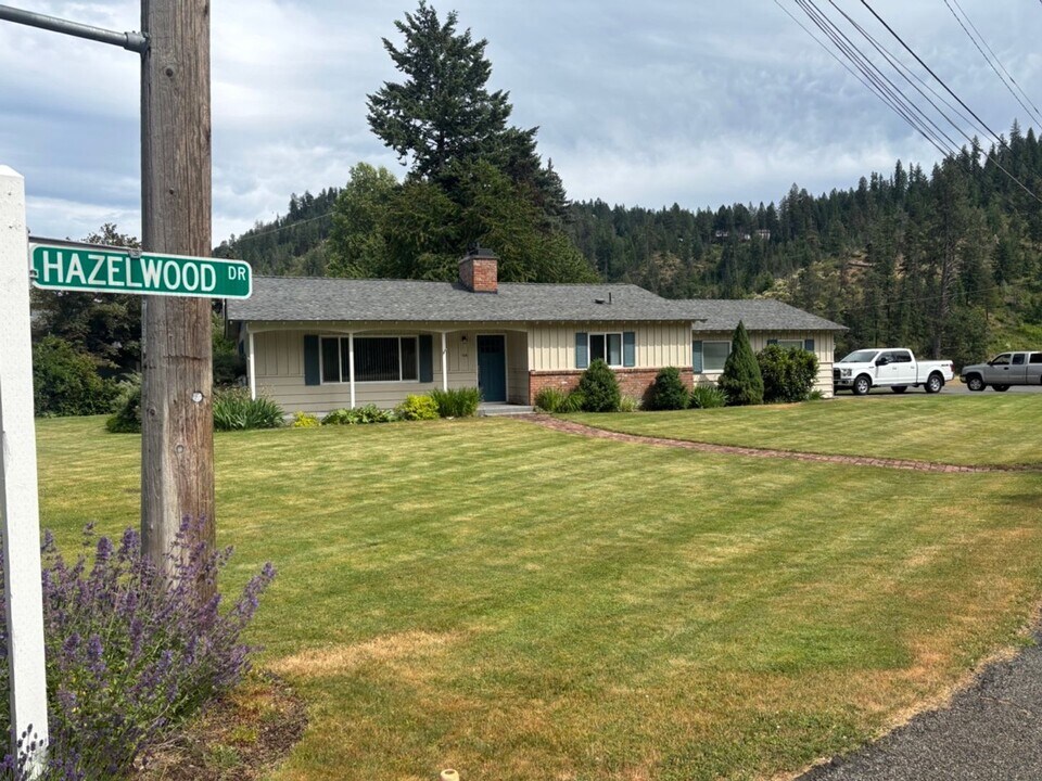 106 Hazelwood Dr in Coeur d'Alene, ID - Building Photo