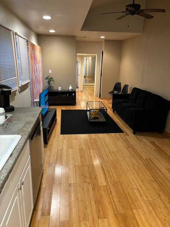 14 S 14th St, Unit 1 in Pittsburgh, PA - Building Photo - Building Photo