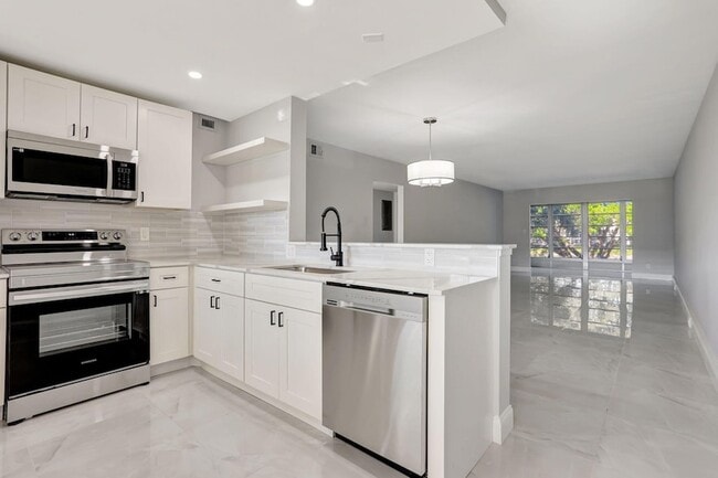 2202 Lucaya Bend, Unit G2 in Coconut Creek, FL - Building Photo - Building Photo