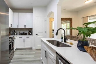 1000 West in Charleston, SC - Building Photo - Building Photo