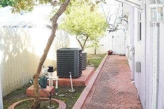 3435 SW 104th Ct in Miami, FL - Building Photo - Building Photo