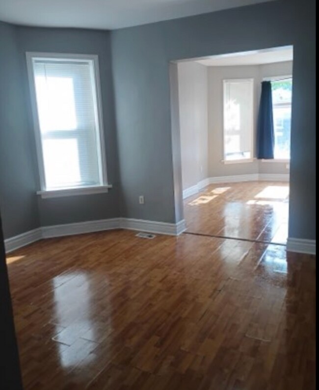 6637 S Champlain Ave