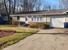 2545 Southwood Dr in Appleton, WI - Building Photo