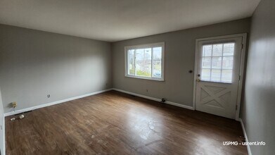 852 Crowden Dr in Cincinnati, OH - Building Photo - Building Photo