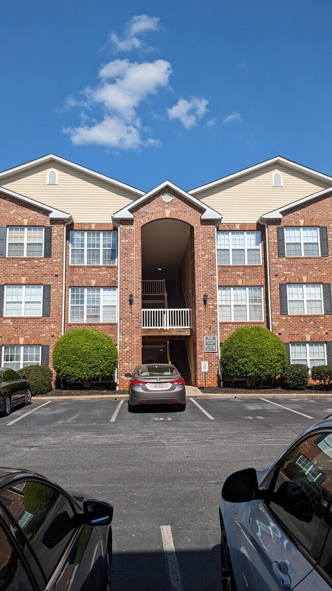 3710 Cotswold Ave, Unit P in Greensboro, NC - Building Photo - Building Photo