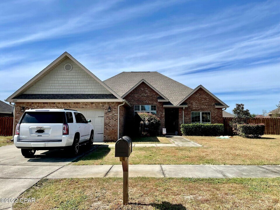 3205 Colter St in Panama City, FL - Building Photo